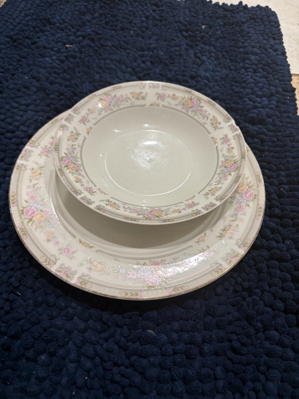 Elegant Floral Rim Dinnerware Set of 8- Pink and Gold Accents